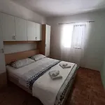 아파트 Mime 로고즈니차