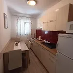 아파트 Mime 로고즈니차