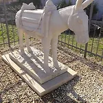 아파트 Mime 로고즈니차