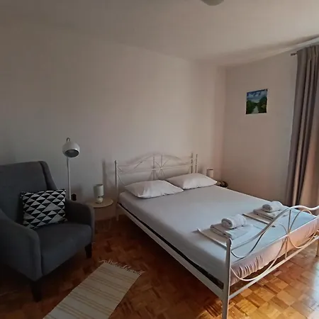 Apartment Mime