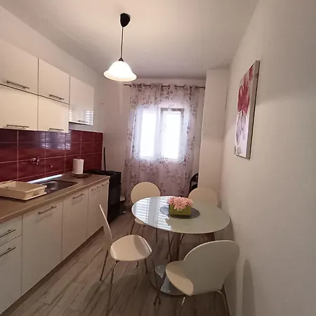 Apartment Mime